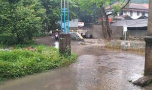Waspadalah di Jalan Benda 3 Cipayung Depok saat Kali Pesanggrahan Meluap