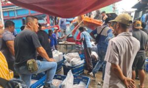 Banjir Mengganggu Kegiatan Bongkar Muat Ikan di Pelabuhan Muara Angke Jakut