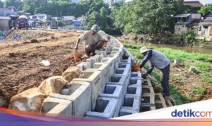 Menuju Normalisasi Sungai Ciliwung di Rawajati