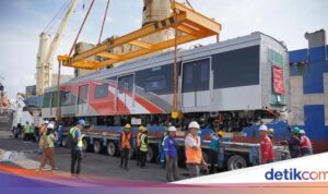 KAI Commuter Memperkenalkan 1 Trainset Kereta Baru
