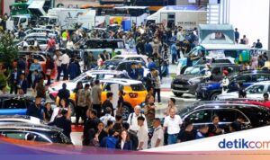 Industri Otomotif Lesu, Upah yang Terlalu Kecil Jadi Biang Masalah