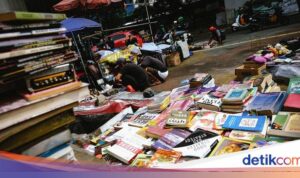 Menjelajahi Pasar Loak Kebayoran Lama: Destinasi Wisata Unik Barang Bekas di Jakarta