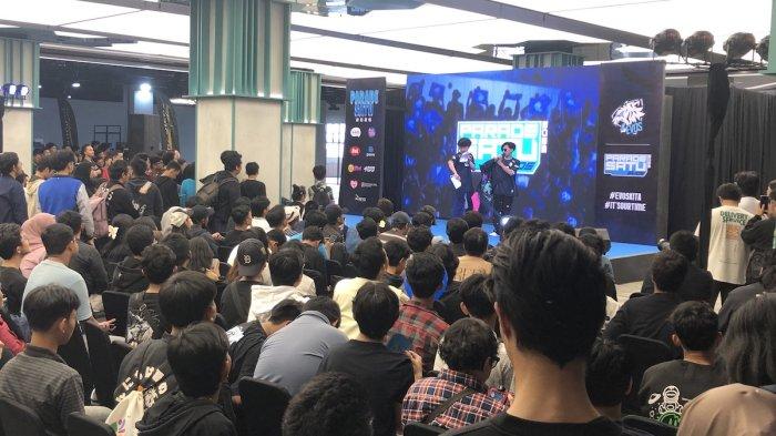 PARADE ESPORT - EVOS Esport menggelar acara Parade Satu EVOS di Revo Town Mall, Kecamatan Bekasi Selatan, Kota Bekasi, Sabtu (1/2/2025). Acara tersebut diisi dengan memperkenalkannya player terbaru EVOS Esport dan player yang berpindah.