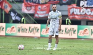 Marc Klok Berambisi Antar Persib Bandung Menang di Depan Persebaya Surabaya
