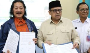 Babeh Haikal dan Franciscus Welirang Menandatangani Sertifikasi Halal 200 UMKM di Pabrik Bogasari