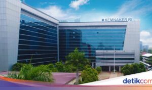 Curhat Gaji Buruh Pabrik Makanan Hasil Laut: Tanggapan Kemnaker