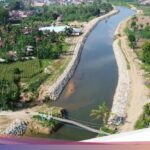 Pemandangan Udara Pembangunan Tanggul Banjir di Padang