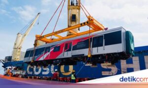 Kedatangan Kereta Api Asal China ke Indonesia Menyusuri Pelan Tahun 2025