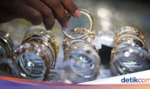 Pilih Perhiasan Emas Kuning atau Putih? Ungkap 7 Perbedaannya!