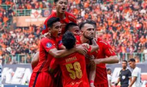 Pertandingan Sengit Persija Jakarta vs PSIS Semarang di Stadion Indomilk Arena Tangerang Malam Ini