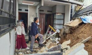 Kunjungan Istri Wali Kota Bogor ke Korban Bencana Alam Ciluar: Sang Ibu Siap Dioperasi