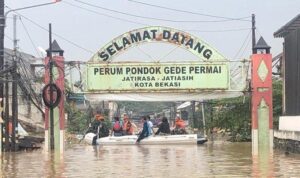Kecemasan Menghantui: Warga Jatiasih Bekasi Hilang Terseret Banjir Selama Dua Kecemasan Menghantui: Warga Jatiasih Bekasi Hilang Terseret Banjir Selama Dua Hari