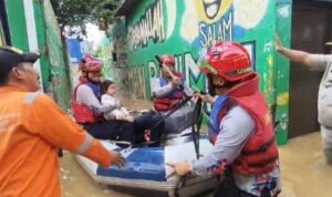Duka! Balita 2 Tahun Terseret Banjir di Tebet: Kisah Evakuasi Tragis