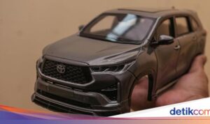 Menyaksikan Proses Pembuatan Miniatur Mobil di Kelapa Gading