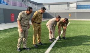 Pramono Melanjutkan Renovasi Stadion Tugu Jakut dengan Keahlian Juggling Bola