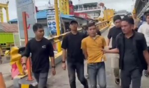 Penangkapan Penembak Hansip Cakung di Atas Kapal Laut pasca Melarikan Penangkapan Penembak Hansip Cakung di Atas Kapal Laut pasca Melarikan Diri ke Lampung