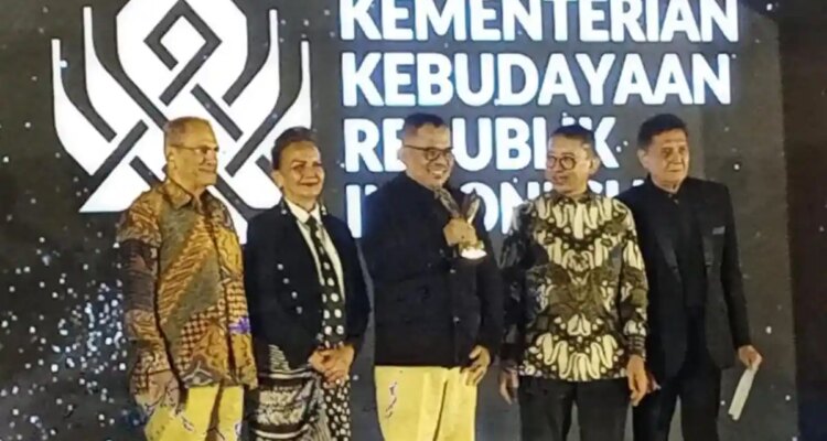 Daftar Pemenang Penghargaan Simbol Penghormatan untuk Sineas dan Wartawan yang Mengabdikan Diri pada Dunia Film