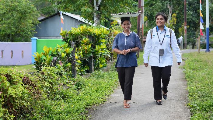 Ibu-Ibu Mekaar: Pahlawan Ekonomi Keluarga Indonesia