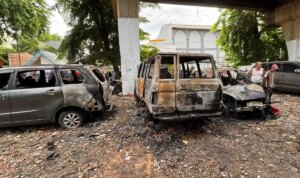 Kebakaran Mobil di Kolong Rel KA Karang Anyar Jakpus, Diduga Akibat Kebocoran Gas di dalam Kendaraan