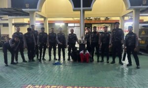 Polisi Menangkap Dua Remaja Tawuran di Mangga Besar dan Menemukan Polisi Menangkap Dua Remaja Tawuran di Mangga Besar dan Menemukan Sebilah Celurit