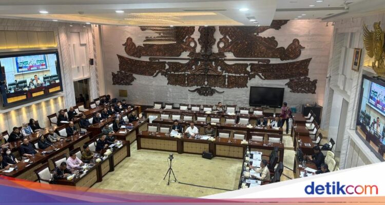 DPR Gelar Pertemuan dengan OJK Terkait Aduan Korban Investasi Bodong