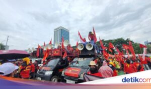 Buruh Menolak Usulan UMP 2026 dari Pemerintah & Pengusaha, Menuntut Kenaikan 10,5 Persen!