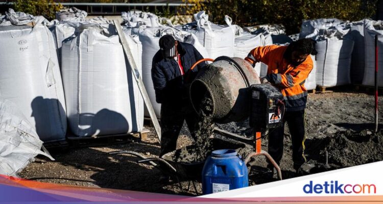 Mengubah Sampah Plastik Menjadi Bahan Beton Jalan Berkelanjutan