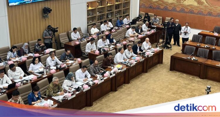 Kemenperin Mengungkap Tantangan Industri Baja Indonesia: Dampak Banjir Impor dan Mesin Pabrik Tua