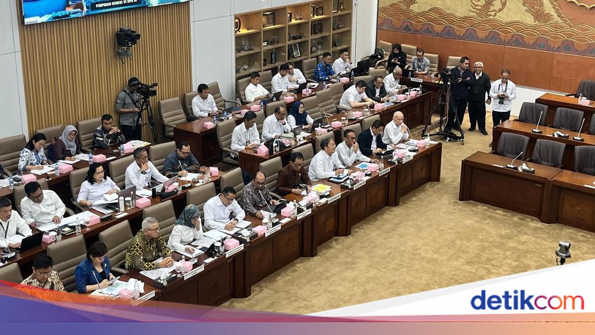 Kemenperin Mengungkap Tantangan Industri Baja Indonesia: Dampak Banjir Impor dan Mesin Pabrik Tua